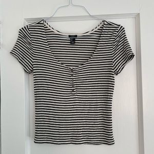 Striped baby tee 🖤🤍